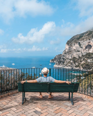 CApri bench copyright Dave Z